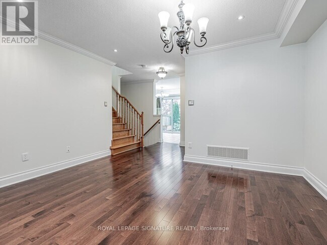 Building Photo - 118 Nahanni Dr