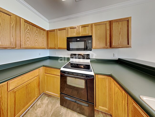 Building Photo - 5017 Village Lawn Dr