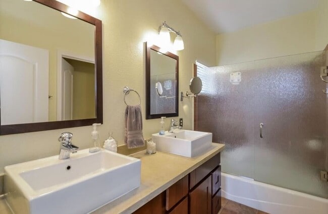 Building Photo - 5660 Belleza Dr