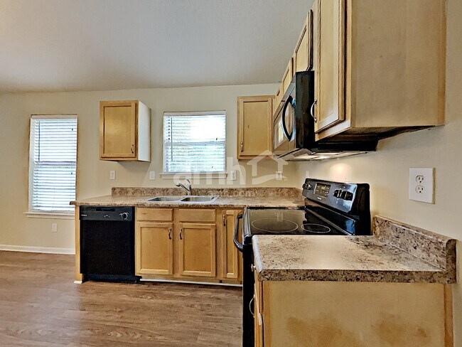 Building Photo - 716 Fletcher Dr