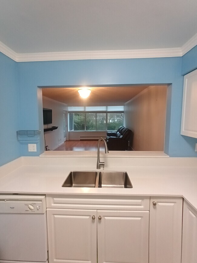 Photo du bâtiment - 2101 Mcmullen Av