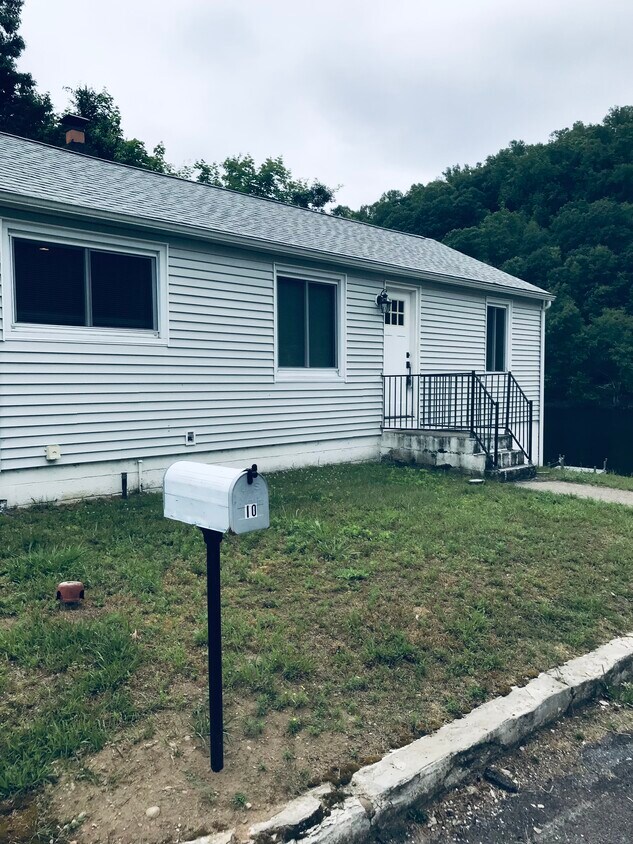 10 Jefferson St, Seymour, CT 06483 House Rental in Seymour, CT