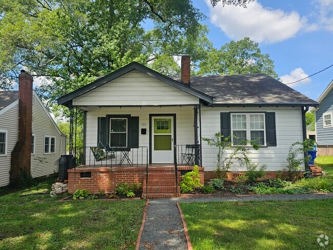 Building Photo - 503 N Maple St
