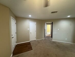 Building Photo - 450 Carriage Way