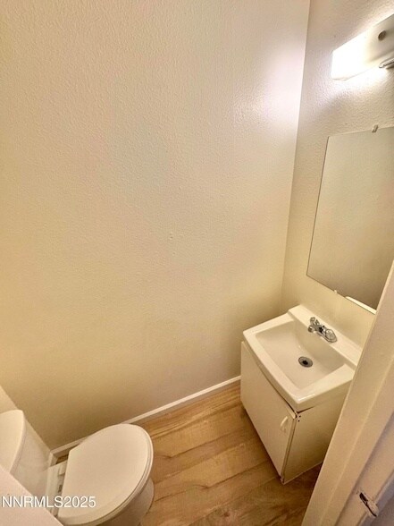 Foto del edificio - 827 Belli Dr