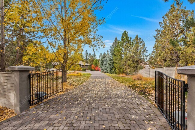 Building Photo - Stunning, one-of-a-kind luxury rental on t...