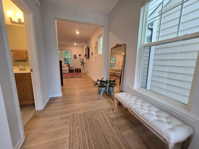 Building Photo - 5 Bedrooms! Stunning 5BR/4BA North Ridge P...