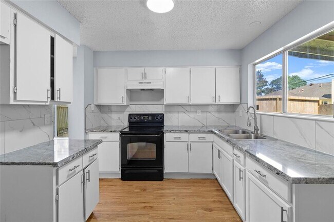 Building Photo - Affordable 5BD/2BA single-family house!