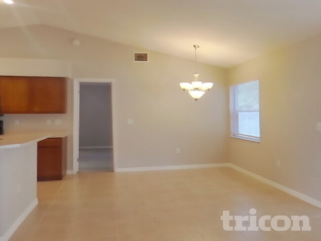 Foto del edificio - 4739 Acorn Dr