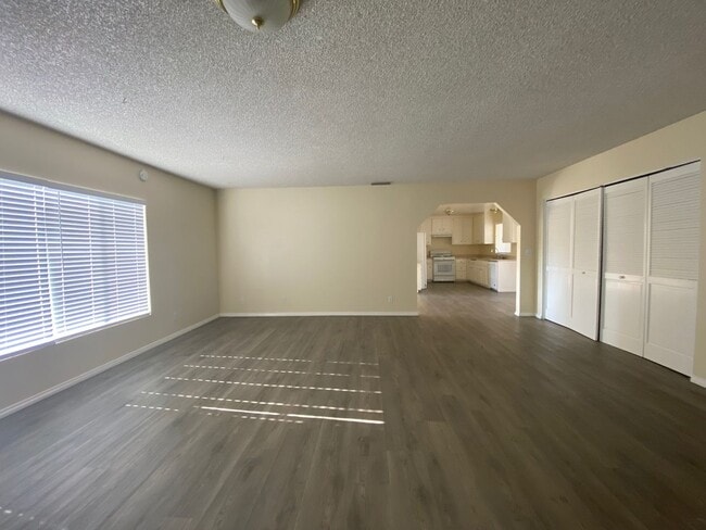 Building Photo - Cozy Grand Terrace Home