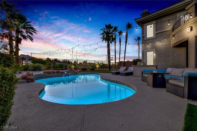 Foto del edificio - 729 Pinnacle Heights Ln