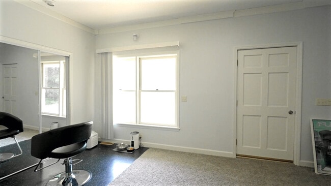 Foto del edificio - 307 W College Ave