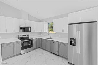 Building Photo - 633 Windermere Dr