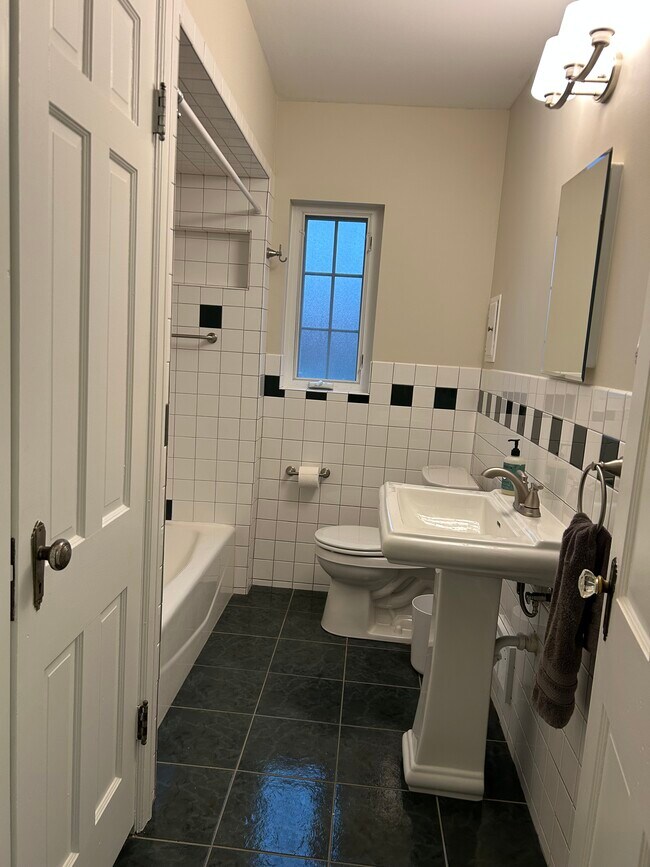 Foto del edificio - 629 Orlando Ter