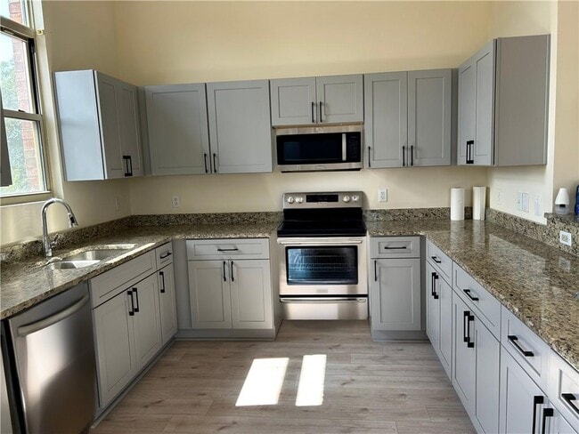 Foto del edificio - 870 Mayson Turner Rd NW