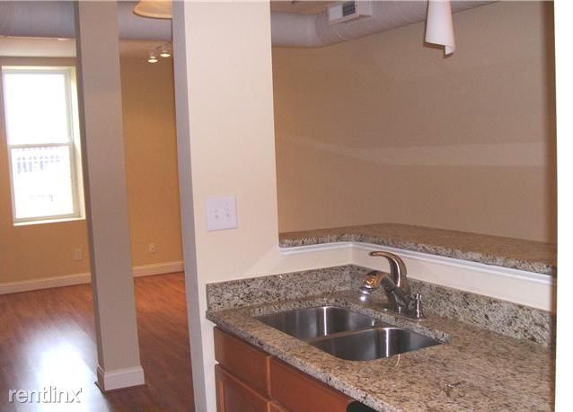 Building Photo - 2 br, 1 bath  - 220 W Market St Unit 307