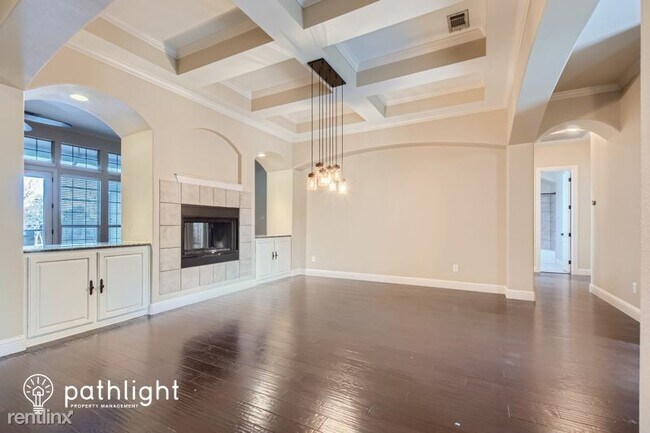 Foto del edificio - 5 br, 4 bath House - 727 Fairfax Lane UNIT