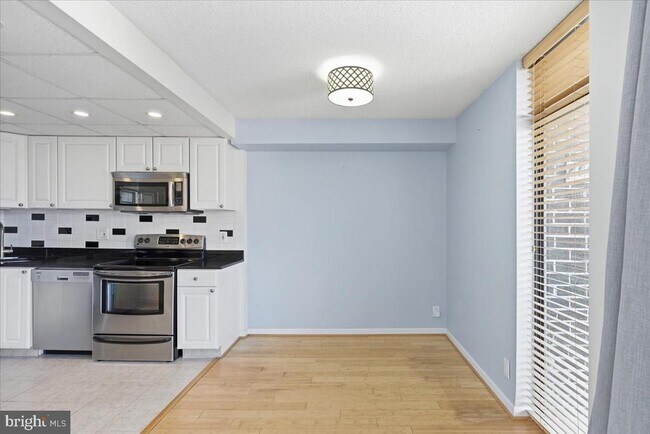 Foto del edificio - 1401 N Rhodes St