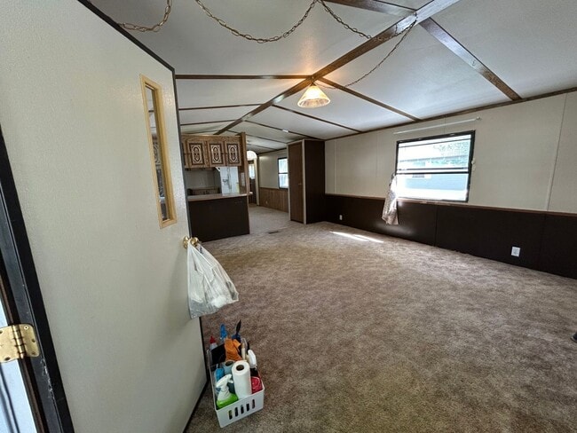 Building Photo - 3 Bed 2 Bath Mobile Home W/ Many Amenities...