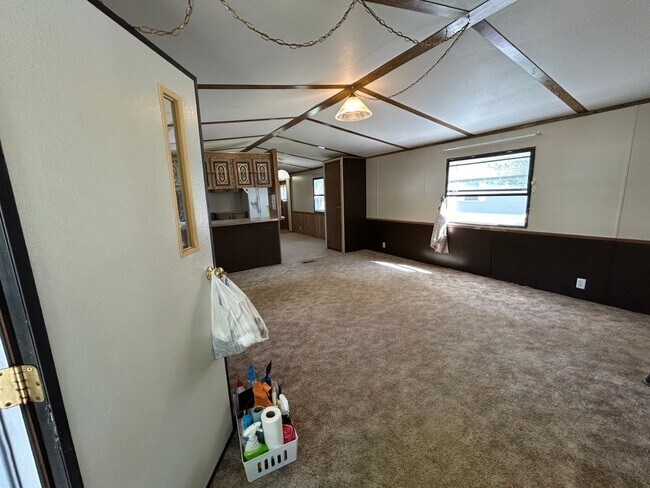 Foto del edificio - 3 Bed 2 Bath Mobile Home W/ Many Amenities...