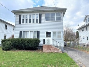 Building Photo - 105 Helen St