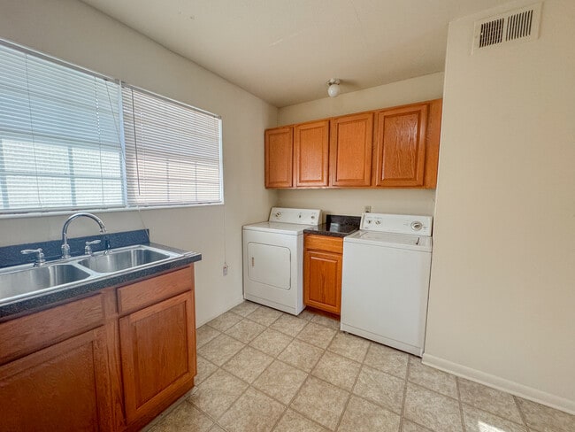 Building Photo - Greenbriar Apartments