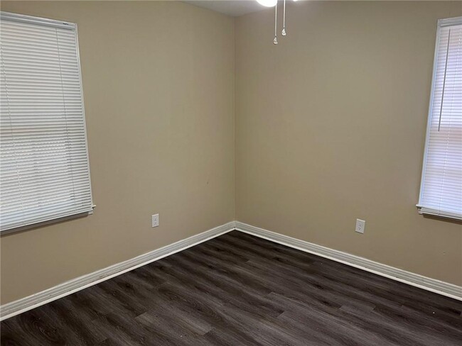 Building Photo - 4153 La Rose Dr