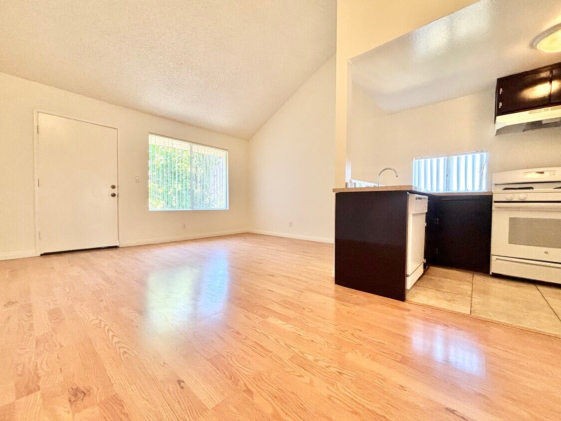 17327 Saticoy St. Northridge, CA 91325 Apartments in Los Angeles, CA