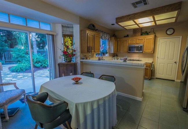 Building Photo - 1582 Meadowlark Way