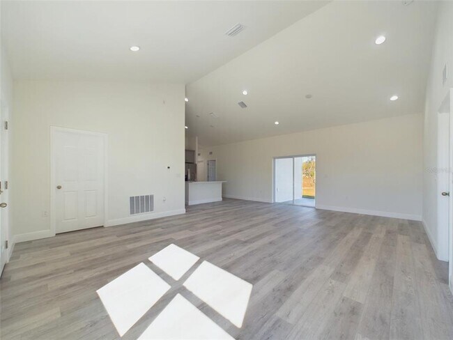 Foto del edificio - 2627 SW 154th Place Rd