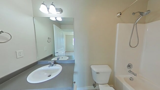 Foto del edificio - Top floor apartment! Beautiful 2 bedroom 2...