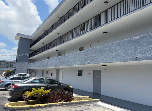 Foto del edificio - 6320 SW 138th Ct