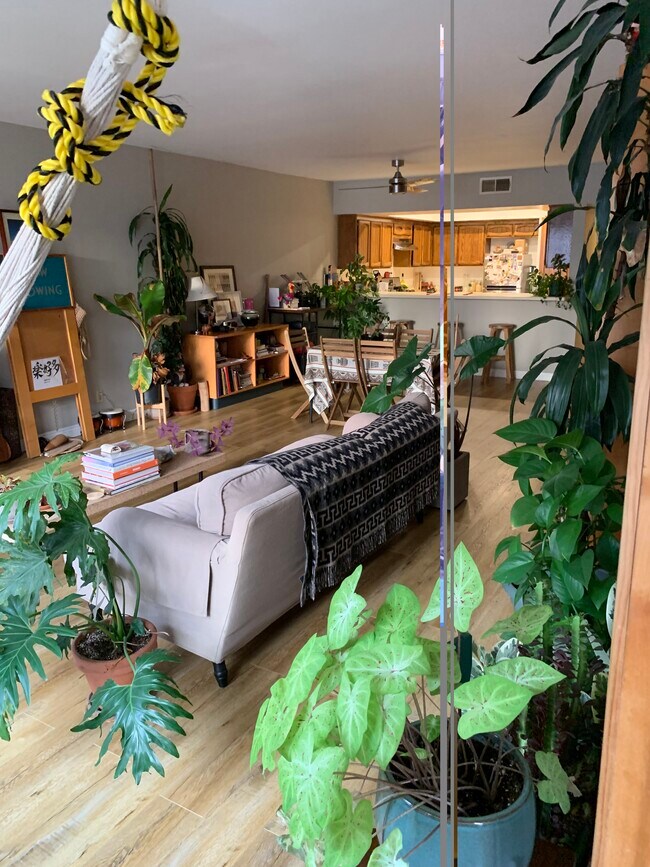 Foto del edificio - 5125 Harold Way