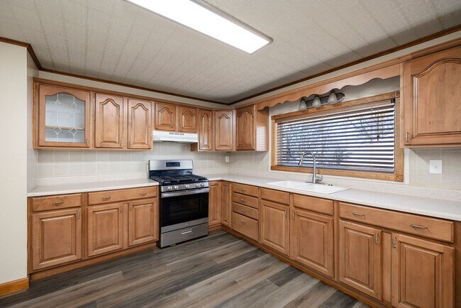 Building Photo - Recently Updated Home!