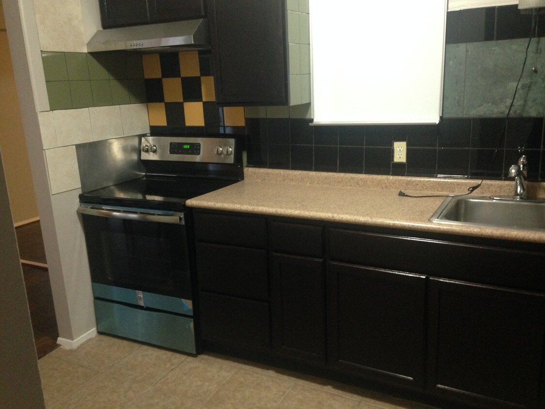 Foto principal - 32013 Twelve Mile Rd