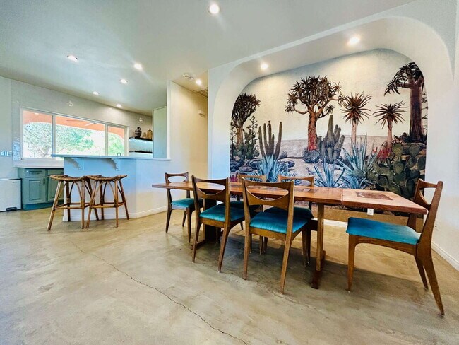 Foto del edificio - Gorgeous, renovated home on 2 acres in quiet neighborhood.
