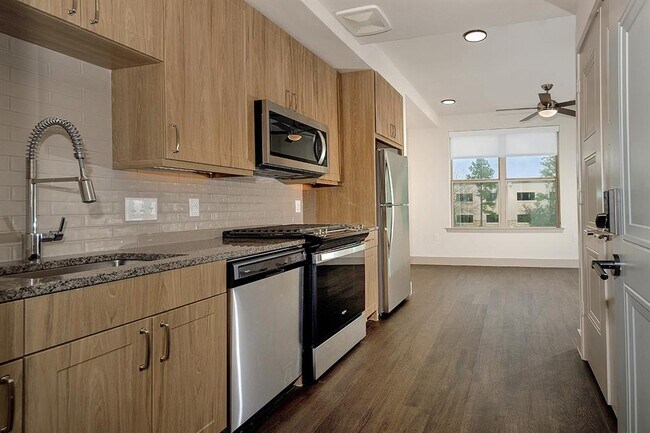 Foto del edificio - 8900 Six Pines Dr