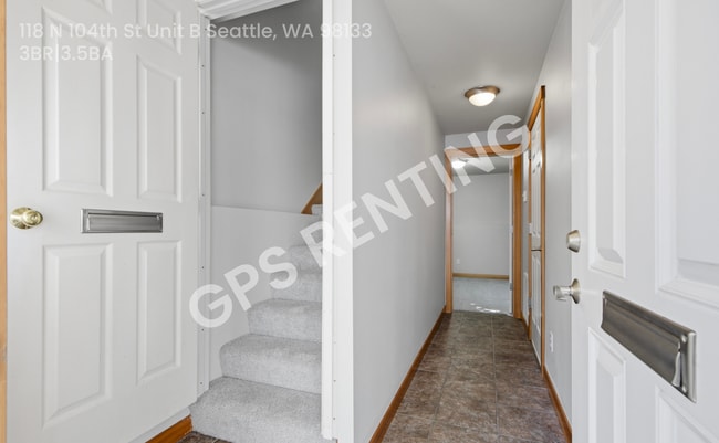 Building Photo - 118 N 104th St