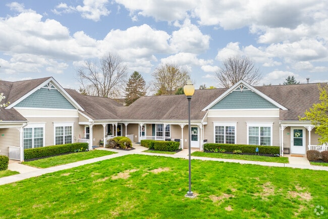 Building Photo - The Villas at Red Hill