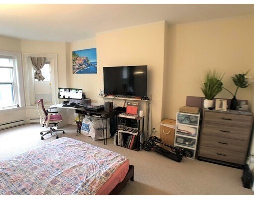 Building Photo - 32 Gloucester St