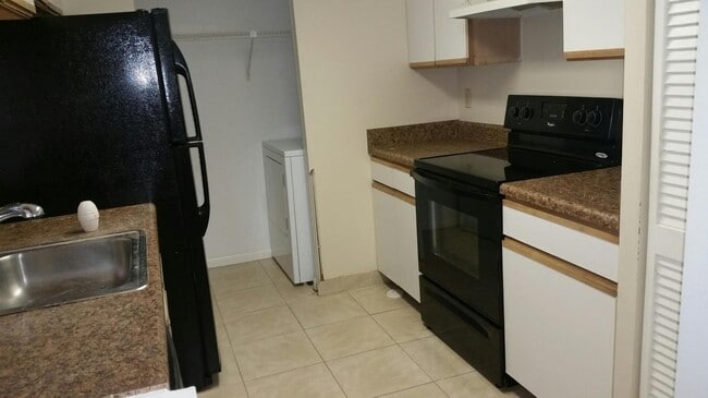 Foto del edificio - 9733 Westview Dr