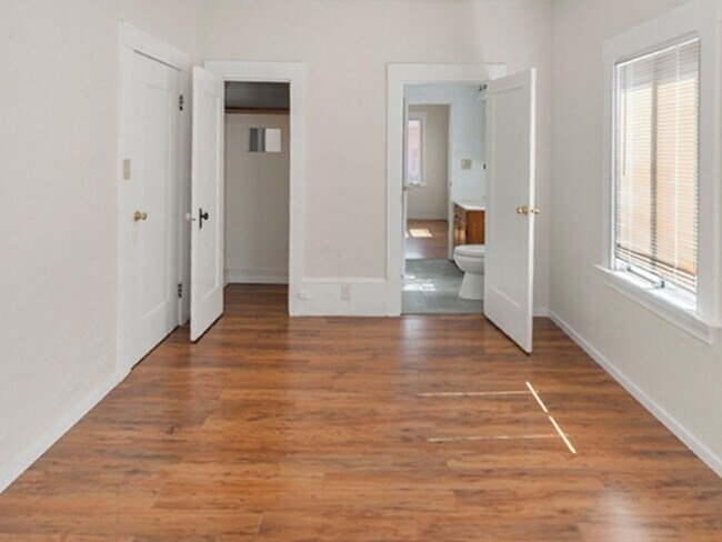 Building Photo - 2755 Dohr St