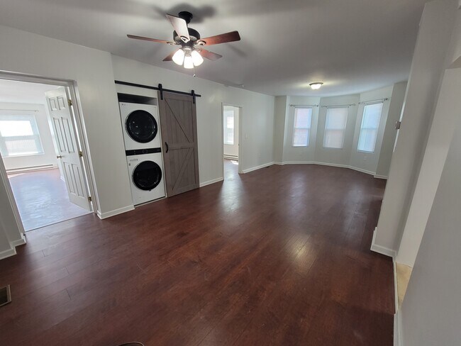 living - 209 Bridge St