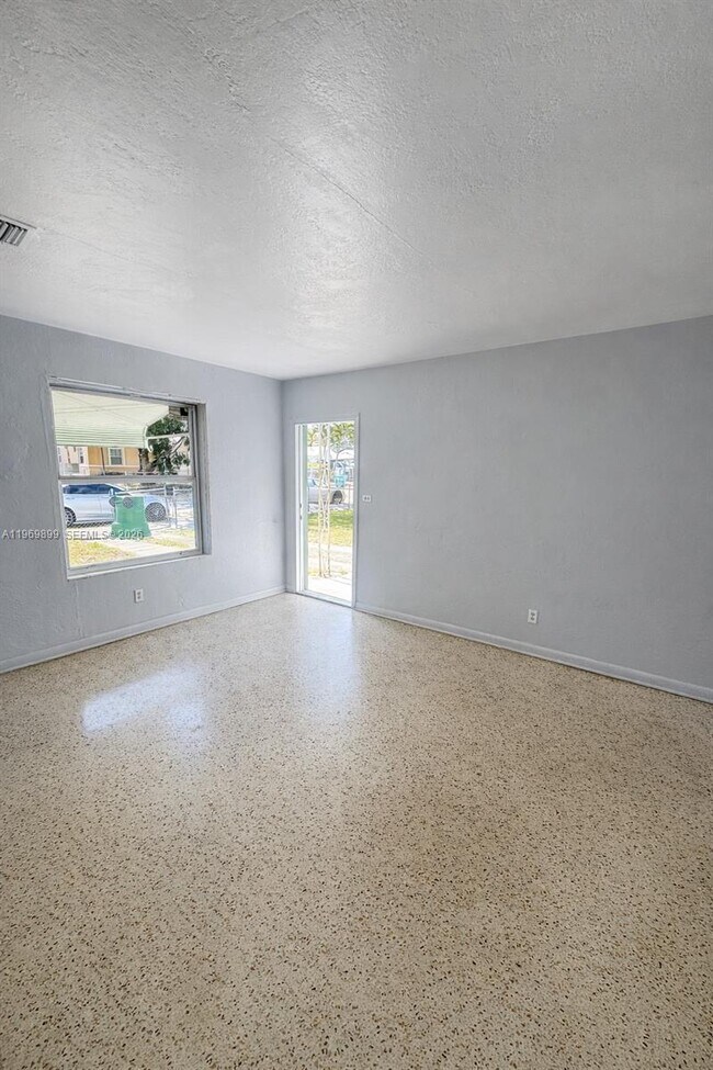 Foto del edificio - 1801 NW 82nd St