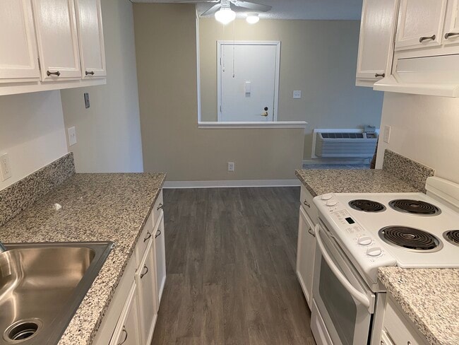 Kitchen - 1221 Morse Ave