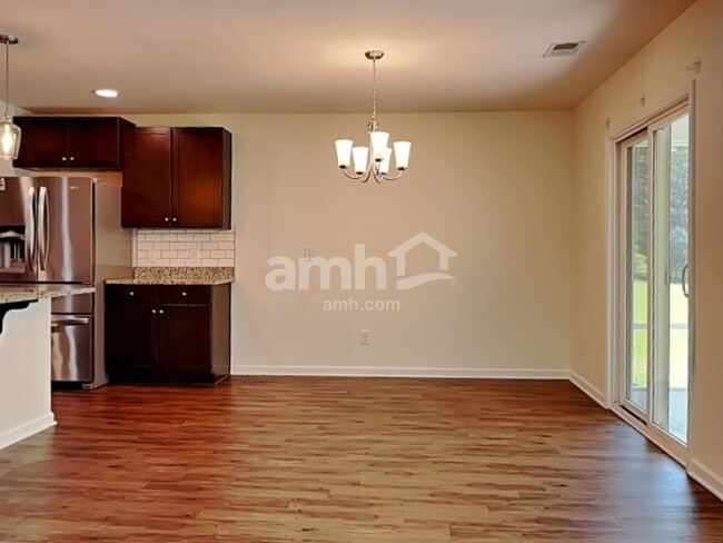Building Photo - 215 Bellflower Cir