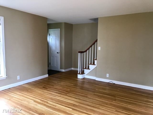 Building Photo - 3 br, 1 bath  - 523 Townview Cir E