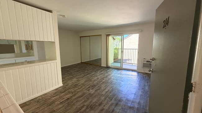 Building Photo - 5027 Guava Ave