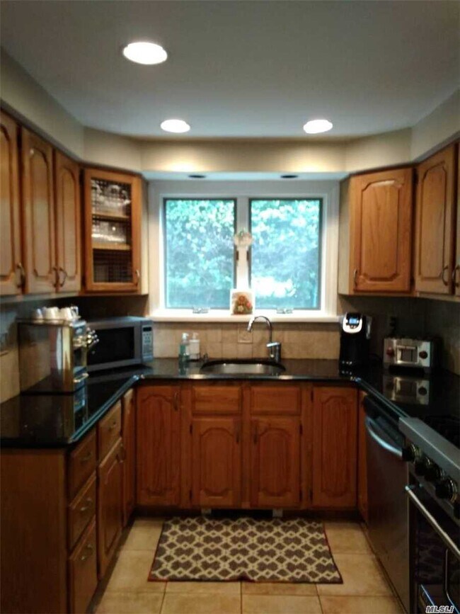 Building Photo - 95 Shoreview Rd