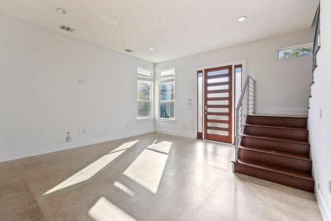Foto del edificio - Beautiful 2 bedroom, 2 bathroom home in Rosewood!!!